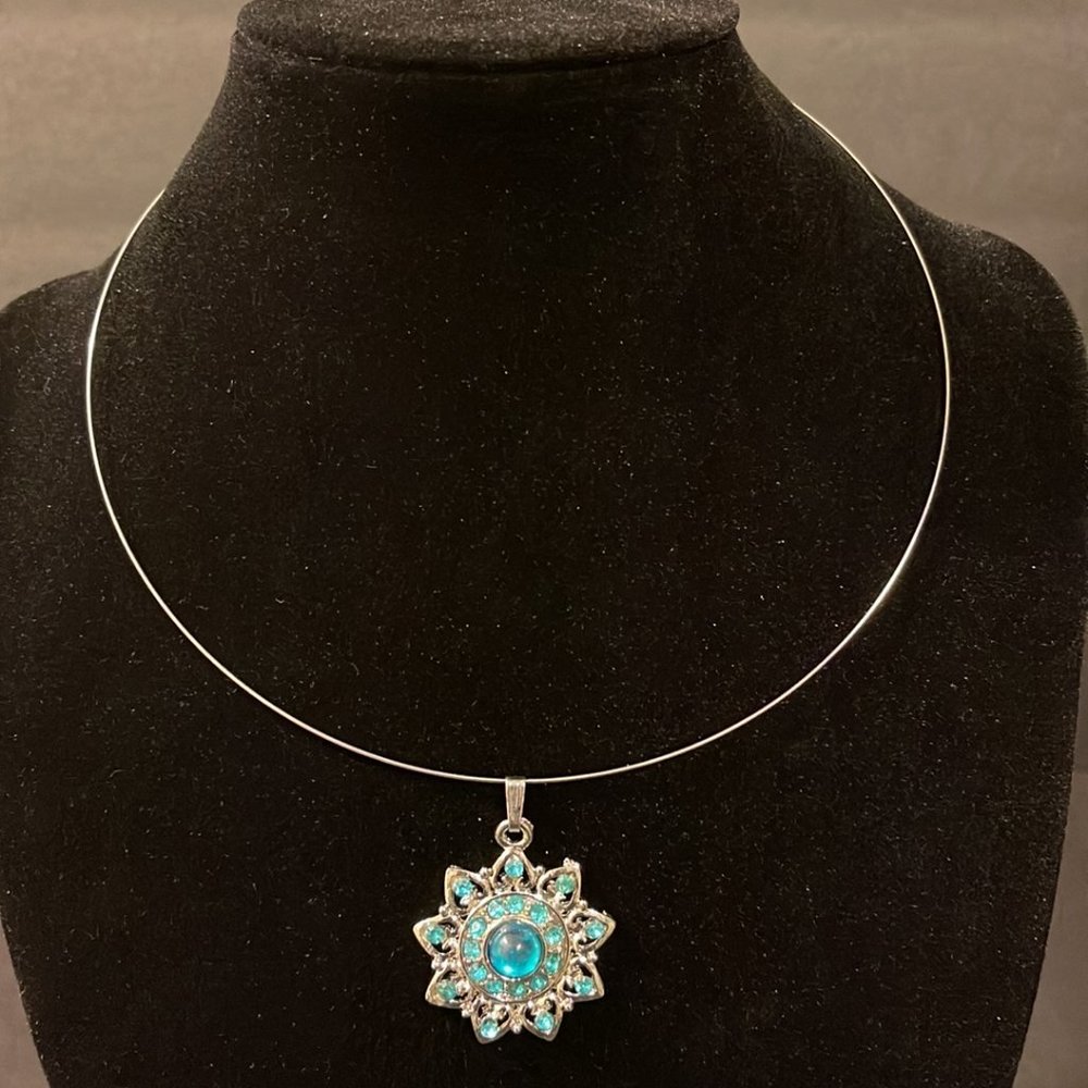Choker Necklace with Floral Pendant